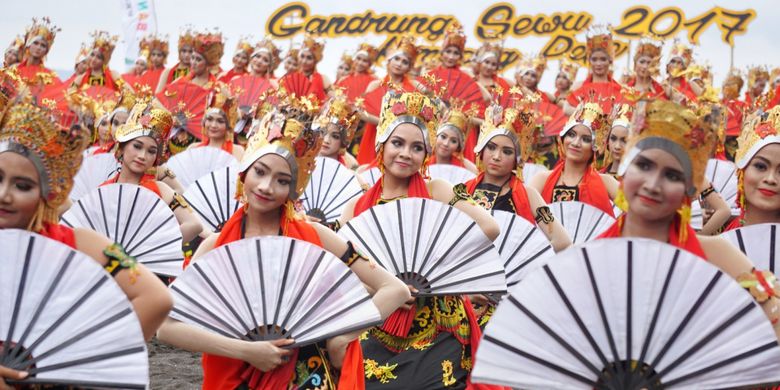 Sebanyak 1.286 penari ikut mengambil peran di Festival Gandrung Sewu 2017