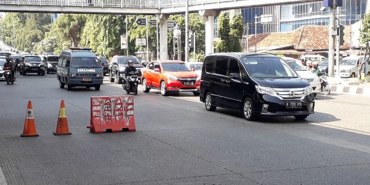Suasana lalu lintas di Jalan Letjen S. Parman, Slipi, Jakarta Barat pada Senin (3/9/2018).