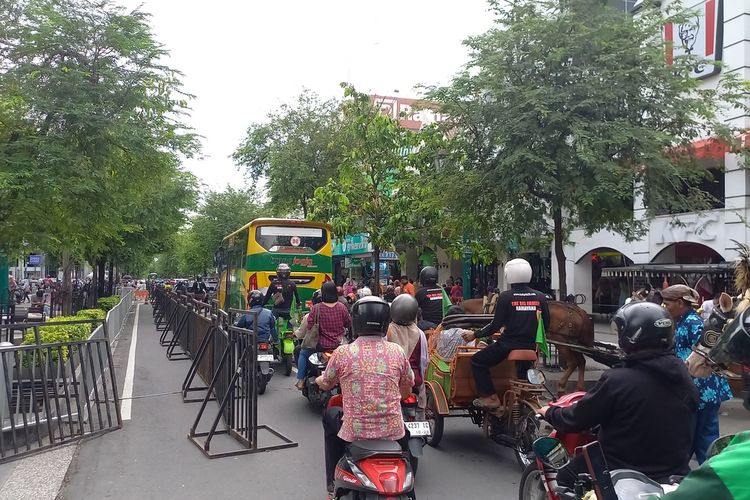 PADAT: Situasi di jalan Malioboro, Yogyakarta menjelang malam tahun baru, Selasa (31/12/2024) sore.