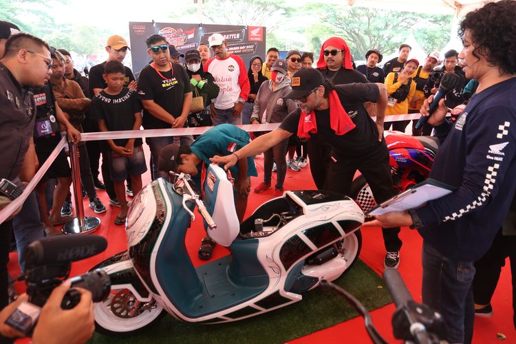 Modifikasi Honda Scoopy bergaya bobber di Honda Modif Contest 2023