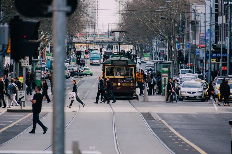 Ilustrasi Flinders Street di Melbourne, Australia.