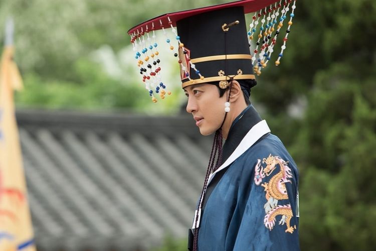 Bintang Korea Lee Dong Gun dalam drama Queen for 7 Days