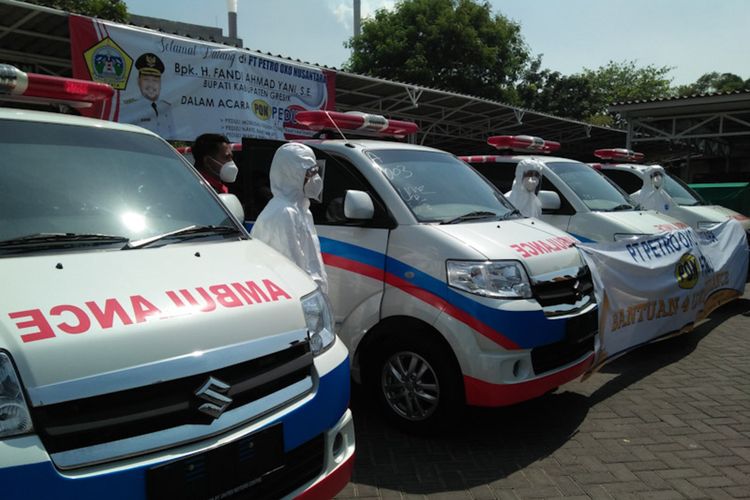 Empat unit mobil ambulance yang disumbangkan PT Petro Oxo Nusantara (PON) untuk penanganan dan penanggulangan Covid-19 di Gresik.