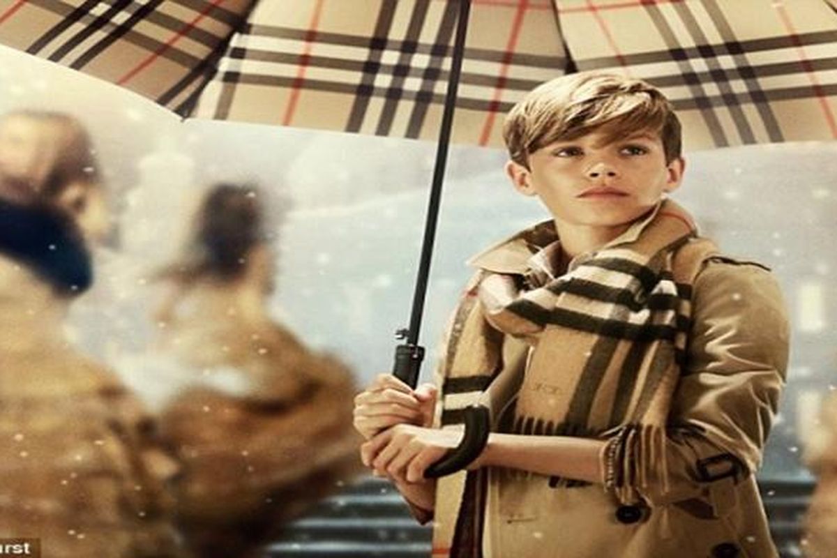 Romeo Beckham (12) membintangi kampanye komersial Burberry terbaru 