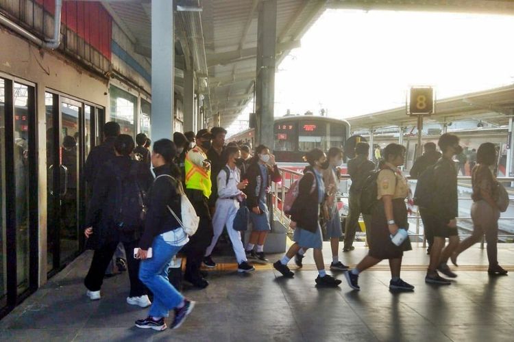 Layani 349 Juta Pengguna, Commuter Line Jadi Andalan Mobilitas Perkotaan