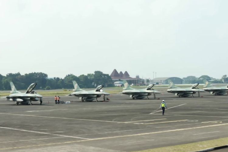 Pesawat tempur F-16 TNI AU.