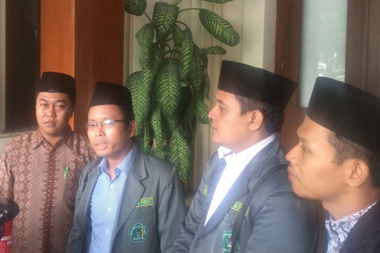 Ketua Umum Pengurus Pusat Forum Komunikasi Da’i Muda Indonesia Muhammad Noor Huda Usai Audiensi dengan Menkopolhukam Wiranto Kamis (17/5/2018)