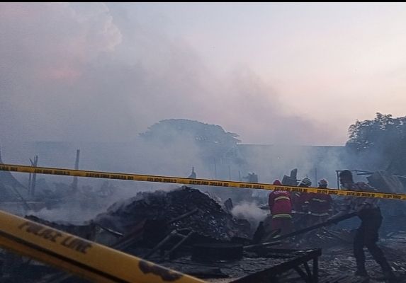 Kebakaran Landa Pasar Ciputat Tangsel, 15 Mobil Pemadam Kebakaran Dikerahkan untuk Jinakkan Api