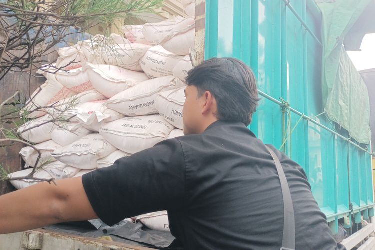 Manfaatkan Kelangkaan di Petani, Komplotan di Jambi Selundupkan 7,3 Ton Pupuk Urea Subsidi