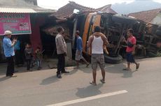 Truk Tambang Terguling Timpa Rumah Warga Rumpin Bogor, Sopir Luka-luka.