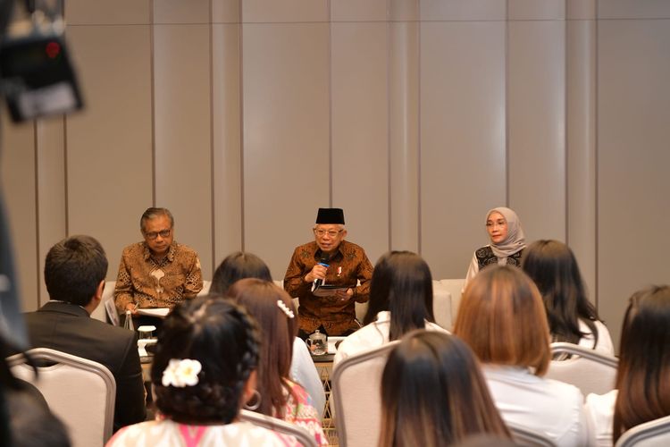 Wakil Presiden Ma'ruf Amin dalam acara dialog dengan warga negara Indonesia yang tinggal di Uzbekistan, di Tashkent, Selasa (13/6/2023).