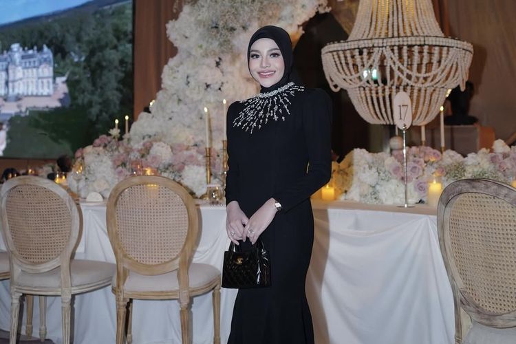 Penampilan Aurel Hermansyah di resepsi pernikahan Al Ghazali dan Alyssa Daguise di The St. Regis Jakarta, Senin (16/6/2025).