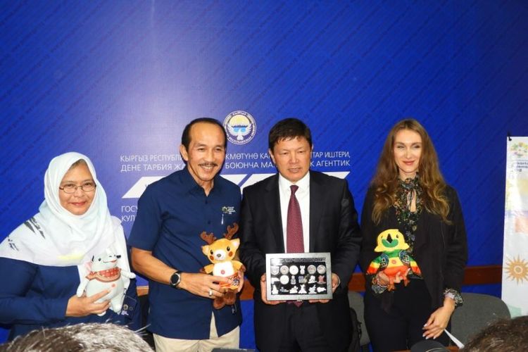 Jumpa pers 2018 Asian Games Fun Run yang digelar di Kantor Sport Agency of Kyrgyz Republic, Bishkek, Selasa (1/5/2018) dihadiri (dari kiri), Ratna Irsana, Eris Herryanto (Sekjen INASGOC), Kanat Amankulov (Menteri Olahraga Kirgistan) dan Elena Chakarova (OCA).