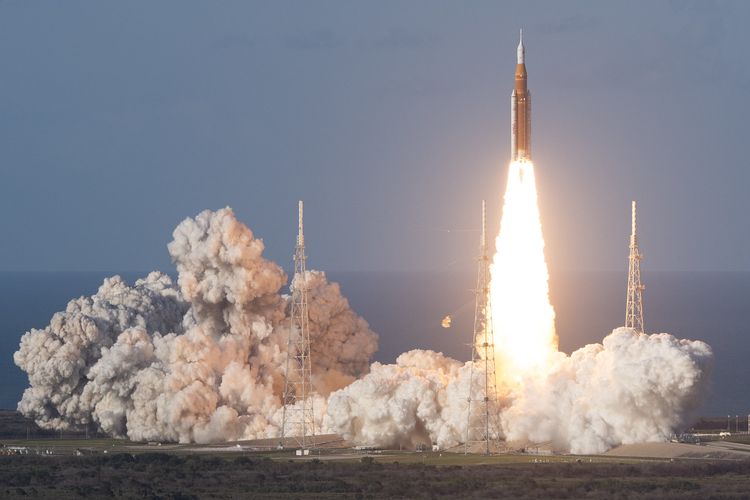 Kru Artemis II Bawa Kamera Nikon Lawas ke Bulan, Ini Alasannya