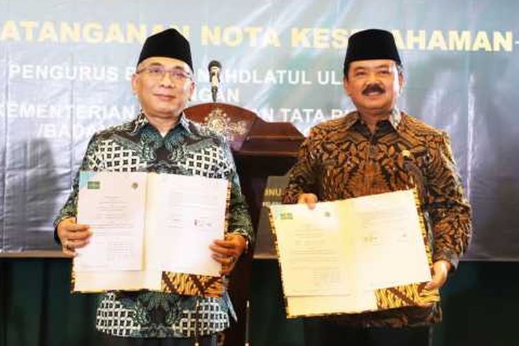 Kementerian Agraria dan Tata Ruang/Badan Pertanahan Nasional (ATR/BPN) melakukan penandatanganan Nota Kesepahaman dengan Pengurus Besar Nahdlatul Ulama (PBNU) Pusat pada Selasa (09/08/2022) bertempat di Gedung PBNU, Jakarta. Kerja sama ini bertujuan untuk pelaksanaan pendaftaran tanah, serta asistensi pencegahan dan penanganan permasalahan pertanahan Nahdlatul Ulama. 