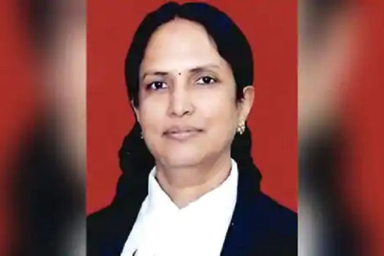 Hakim Pushpa Virendra Ganediwala, Hakim Pengadilan Tinggi Bombay, India, menjadi sorotan setelah membebaskan seorang pria yang dituding meraba payudara gadis 12 tahun. Si hakim membebaskan pria itu karena menyebut tidak ada sentuhan kulit, jadi tak bisa dianggap kekerasan seksual.