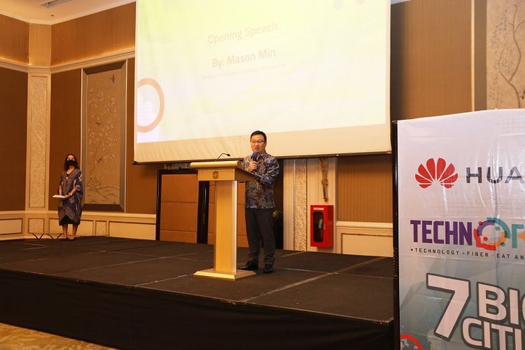 Director of Huawei Indonesia Enterprise, Mason Min, saat memberikan sambutan di Technofeast.