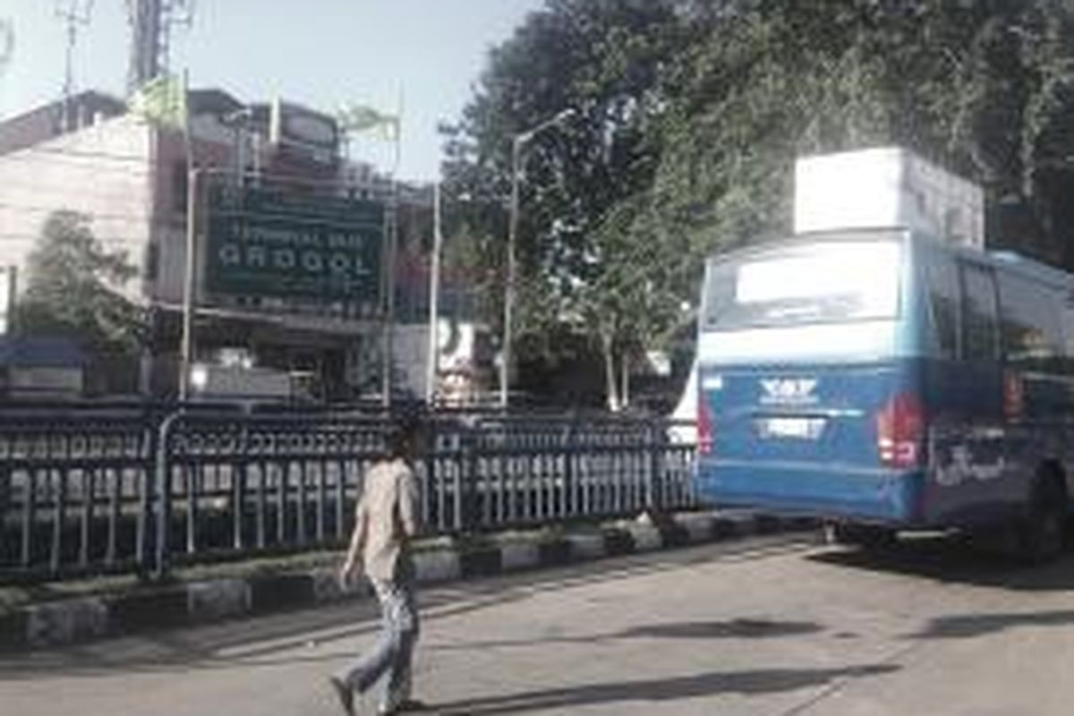 Terminal Bus Grogol, Jakarta Barat, kembali dibuka untuk melayani pemudik pada Lebaran sejak 24 April 2013. Terminal Bus Grogol tak melayani pemudik sejak 2010. 