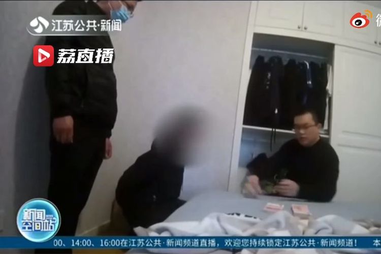 Tim Kepolisian China sedang menangkap sindikat penjual cheat Chicken Drumstick yang berlokasi di kota Kunshan, China.