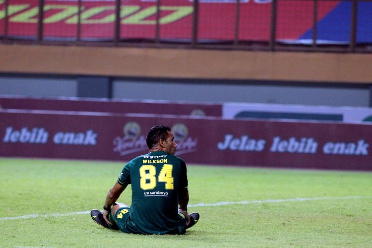 Pemain asing Persebaya Surabaya Jose Wilkson seusai pertandingan pekan ke 2 Liga 1 2021-2022 melawan Persikabo 1973 yang berakhir dengan skor 3-1 di Stadion Wibawa Mukti Cikarang, Sabtu (11/9/2021) malam.