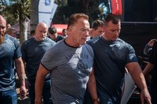 Arnold Schwarzenegger Tak Bakal Laporkan Pria yang Menendangnya dari Belakang