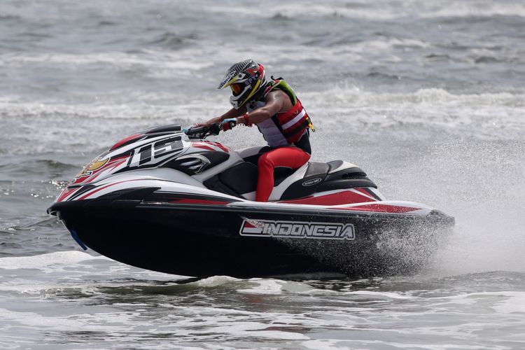 Atlet Jet Ski Indonesia, Aero Sutan Aswar bertanding di kelas Runabout Limited Asian Games 2018 di Jet Ski Indonesia Academi, Ancol, Jakarta, Jumat (24/8/2018).