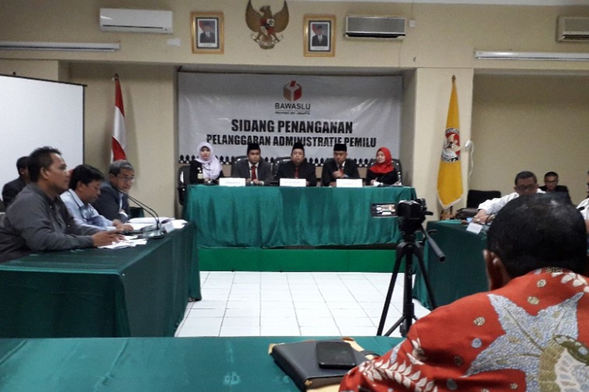 Suasana sidang penyampaian laporan pelapor terkait dugaan pelanggaran kampanye Jokowi-Maruf di Kantor Bawaslu DKI Jakarta, Jumat (19/10/2018).