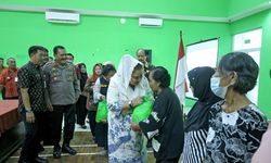 Pemkot Semarang Salurkan BLT dari DBHCHT, Mbak Ita: Semoga Menjadi Berkah Bagi Penerima