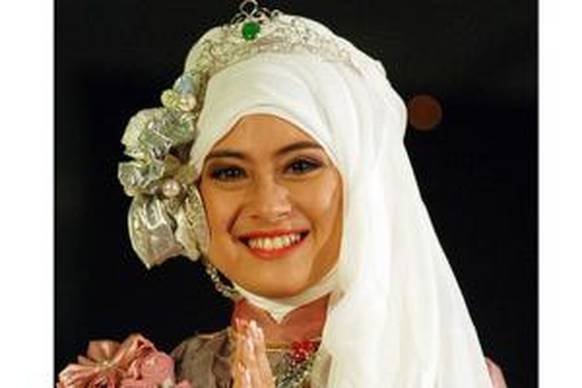 Pemenang World Muslimah Beauty 2012, Nina Septiani.