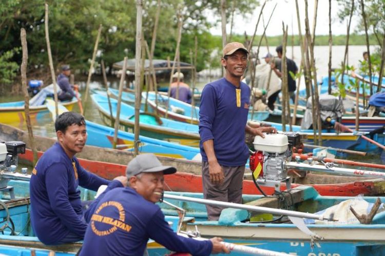 Kementerian ESDM telah membagikan masing-masing sebanyak 30.000 paket konkit kepada nelayan di 15 provinsi dan petani di 16 provinsi sepanjang 2022. 