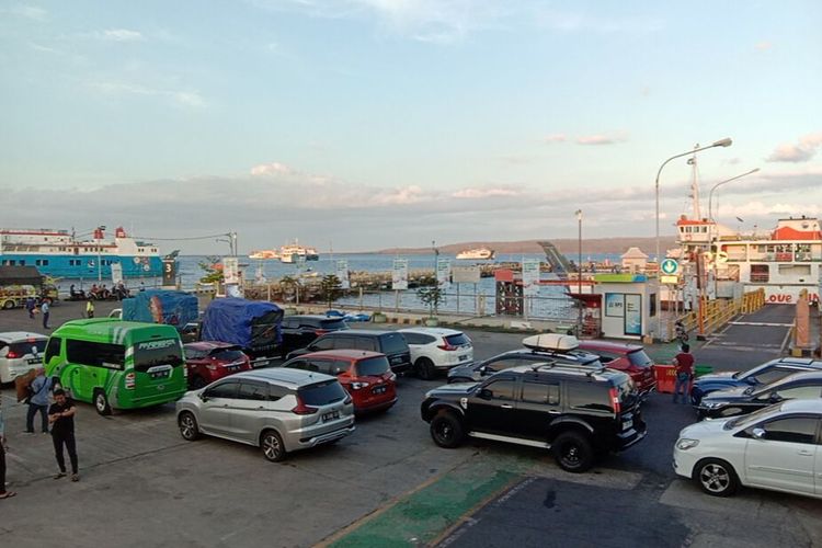 Kondisi antrean di Pelabuhan ASDP Ketapang Banyuwangi, Selasa (25/6/2024)