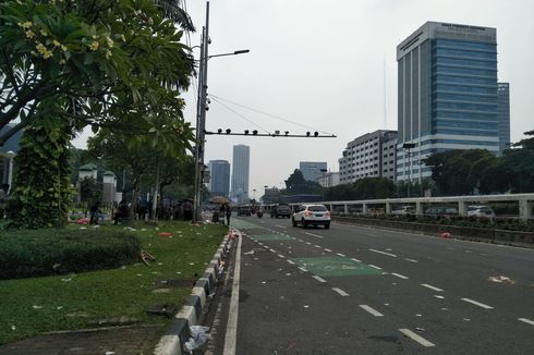 Sempat Tertutup Massa Buruh, Jalan Gatot Subroto Kini Mulai Dibuka Kembali