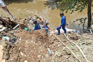 2 Rumah Amblas akibat Tanah Longsor di Tebet, Jalanan Terputus