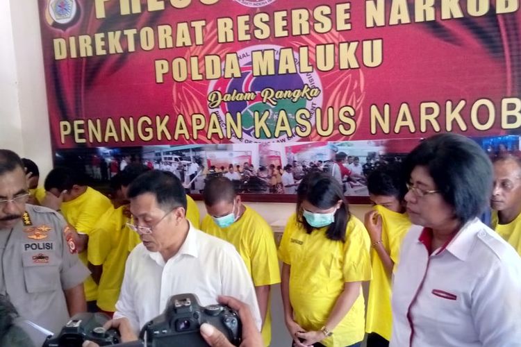 Direktur Reserse Narkoba Polda Maluku, Kombes Pol Thein Tabero saat menyampaikan keterangan soal penanganan kasus narkoba di Maluku, Senin (18/3/2019) 