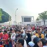 Antusiasnya Warga Ramaikan Peringatan HUT RI di Depan Istana