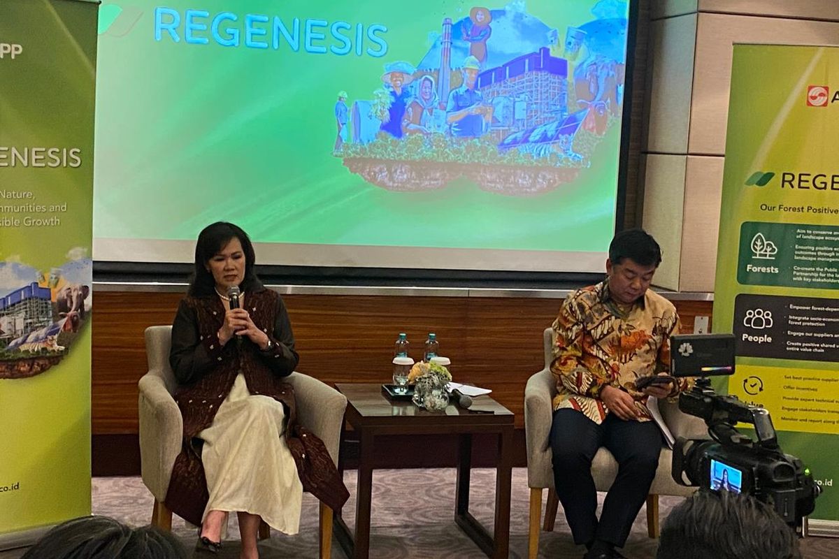 Chief Sustainability Officer APP Group, Elim Sritaba, menjelaskan terkait Regenesis, Rabu (10/9/2025). 