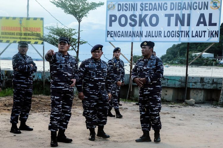 KSAL Laksamana Yudo Margono saat meninjau lahan hibah untuk pembangunan Lantamal Balikpapan di Balikpapan, Kalimantan Rabu (29/6/2022).