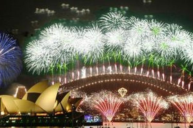Pesta kembang api di malam pergantian tahun 2006 ke 2007 di Opera House, Sydney.