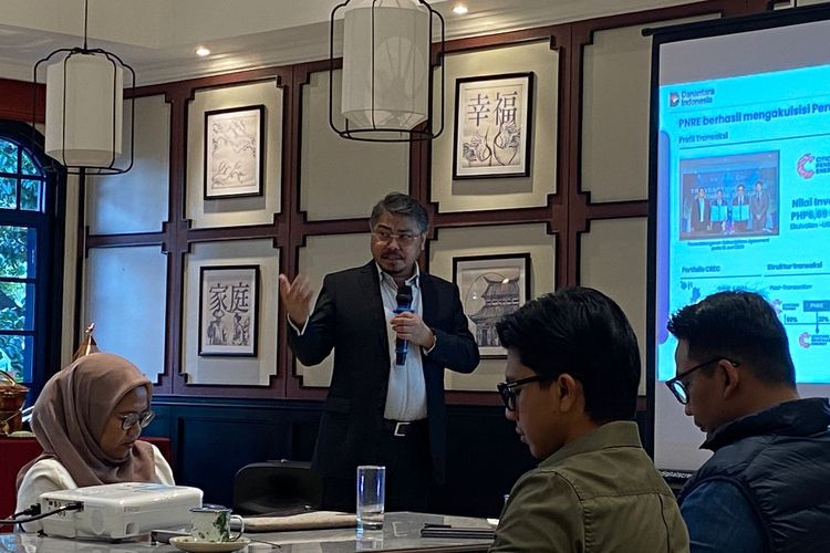 CEO Pertamina NRE, John Anis, menyampaikan terkait langkah transisi energi perusahaannya, di Jakarta Pusat, Kamis (3/7/2025). 