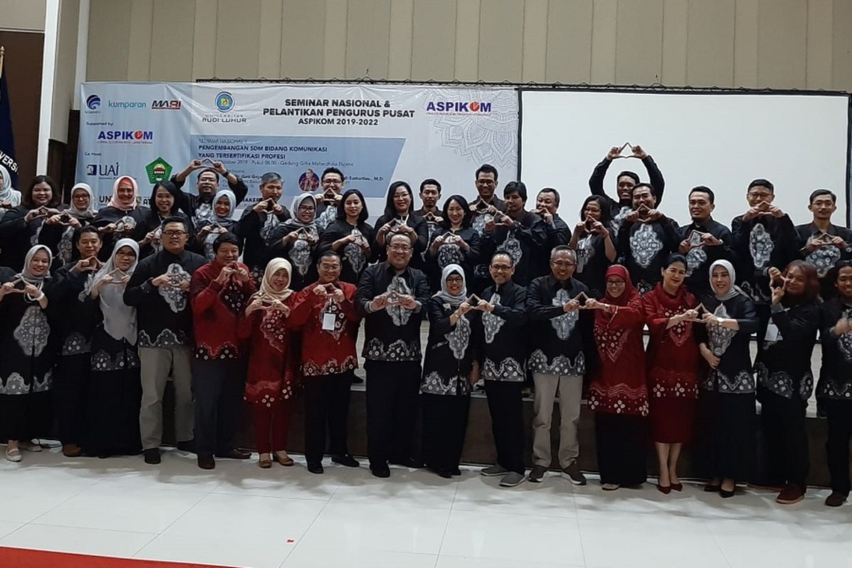 Pelantikan pengurus pusat Asosiasi Program Studi Ilmu Komunikasi (Aspikom) periode 2019-2022 di kampus pusat Universitas Budi Luhur (UBL), Jakarta, pada Selasa (1/10/2019).