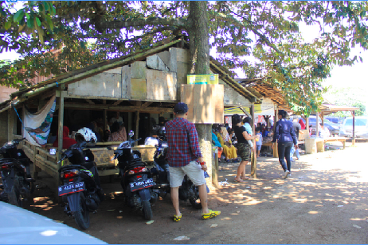 Warung Pecak Ikan dari Warung Pecak Duren di Kranggan, Tangerang Selatan, Banten.