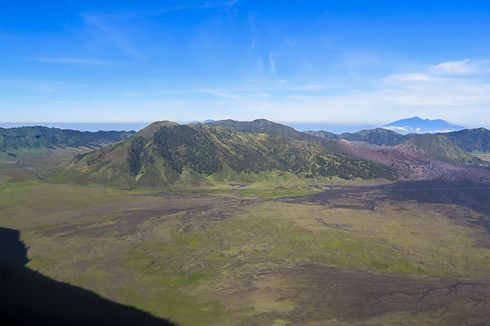 Bromo Erupsi, Keindahannya Bisa Disaksikan dari Puncak B29 Lumajang