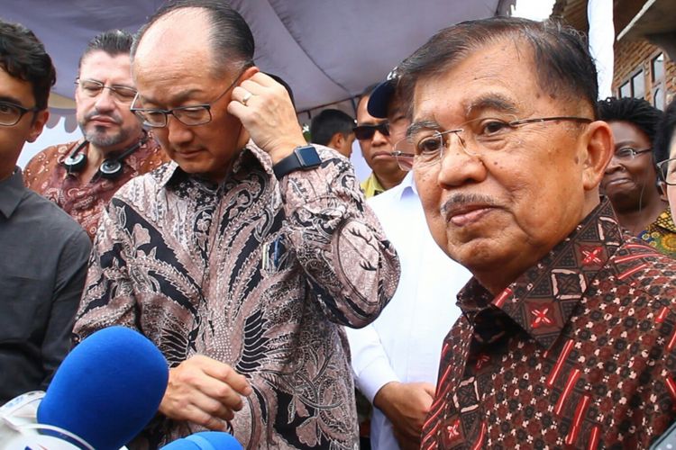 Wapres Jusuf Kalla bersama Presiden Bank Dunia Jim Yong Kim saat berkunjung ke Lombok Tengah dalam acara Rembuk Desa mengatasi Stunting atau anak tumbuh kerdil.