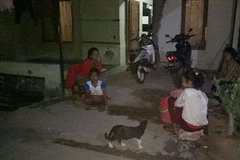 Warga Serpong Bergadang demi Antre Air Bersih