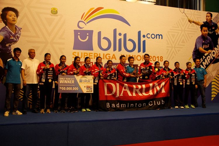Atlet-atlet putri PB Djarum mengatasi perlawanan PB Jaya Raya 3-1 di final U-17 turnamen Blibli Superliga Junior 2018 di GOR Djarum, Magelang, Sabru (20/10/2018).
