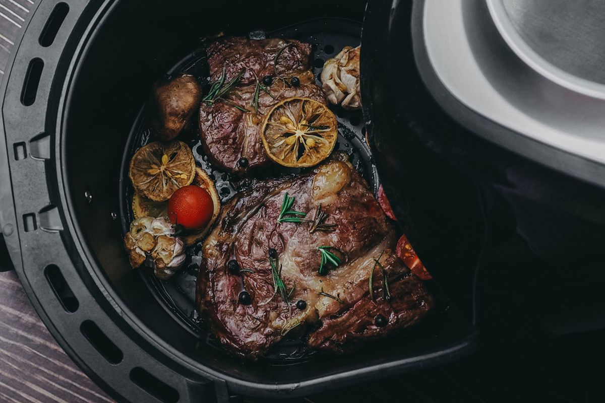 Ilustrasi steak air fryer. 