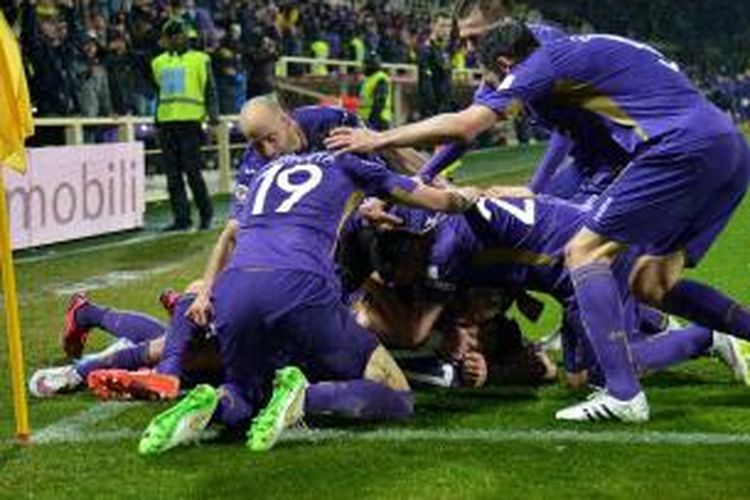 Fiorentina merayakan gol Joaquin Sanchez yang memastikan kemenangan 2-1 atas AC Milan di Artemio Franchi, Senin atau Selasa (17/3/2015) WIB.