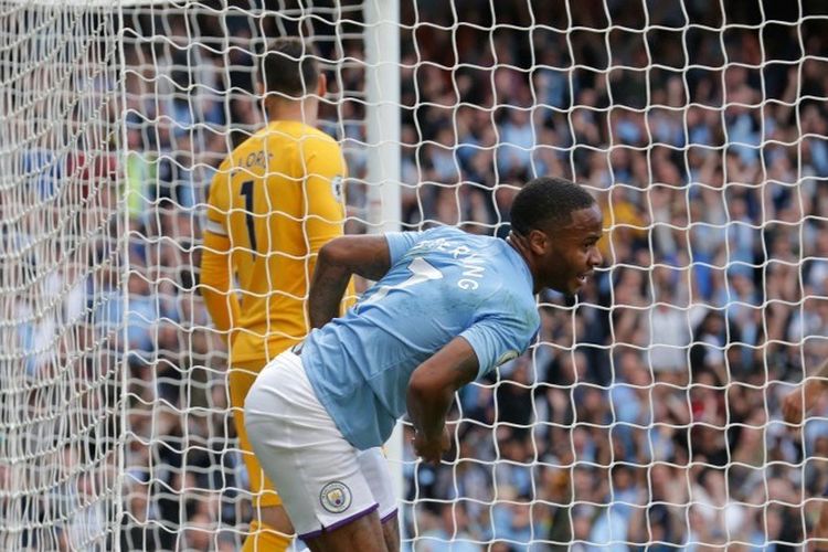 Raheem Sterling merayakan golnya pada pertandingan Manchester City vs Tottenham Hotspur di Stadion Etihad dalam lanjutan Liga Inggris, 17 Agustus 2019. 