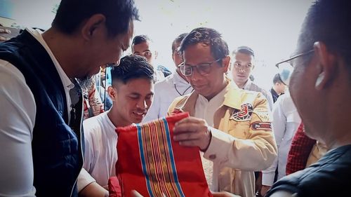 Mahfud Temui Relawan di Makassar, Gaet Suara Milenial dan UMKM