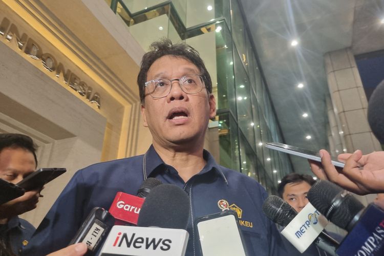 Menteri Keuangan Purbaya Yudhi Sadewa setelah melakukan pertemuan Dewan Pengawas Badan Pengelola Investasi Daya Anagata Nusantara (BPI Danantara) di Wisma Danantara, Jakarta, pada Rabu (15/10/2025).